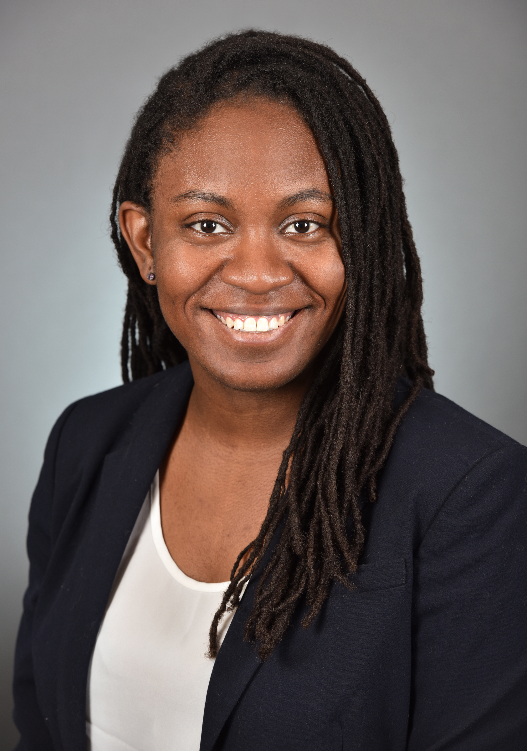 Leah Harvey Headshot