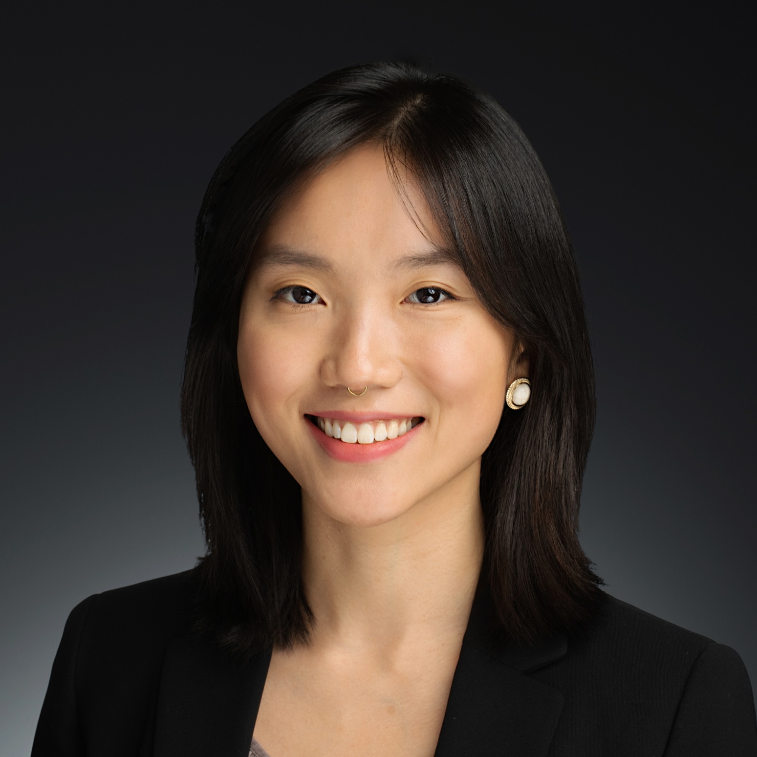 Sara Levintow Headshot